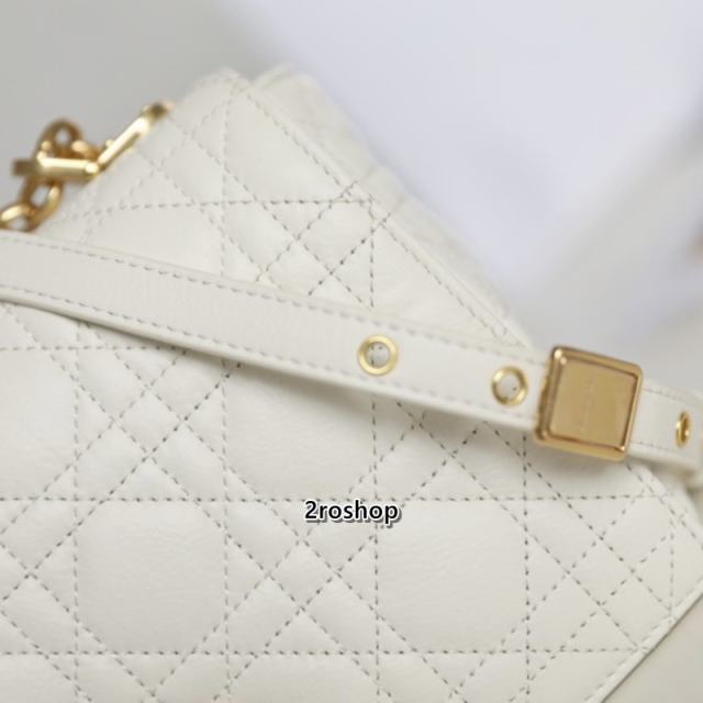 디올카로백미듐화이트