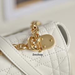 디올카로백미듐화이트