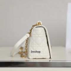 디올카로백미듐화이트