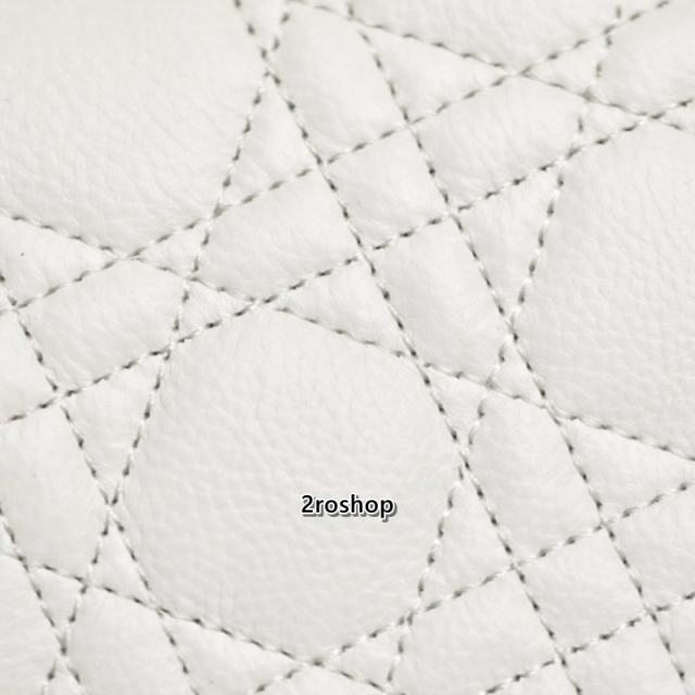 디올카로백미듐화이트