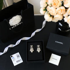 CHANEL 피어싱