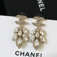 CHANEL 피어싱