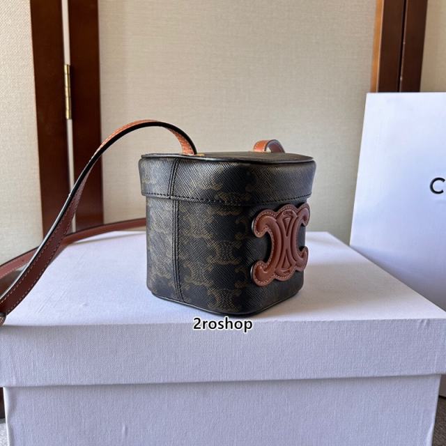 셀린느퀴르트리오페박스백