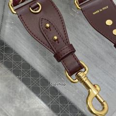디올자수스트랩오블리크메달버건디