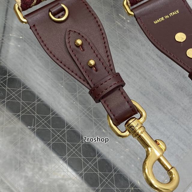 디올자수스트랩오블리크메달버건디
