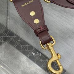 디올자수스트랩오블리크메달버건디