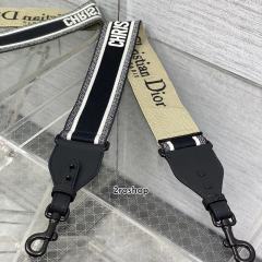 디올자수스트랩울트라매트블랙