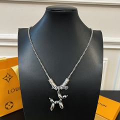 LV 목걸이