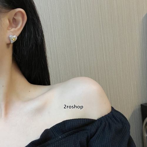 Vivienne Westwood 피어싱