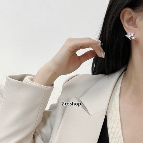 Vivienne Westwood 피어싱