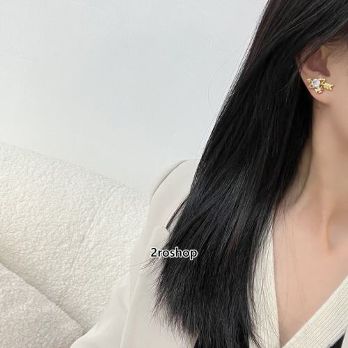 Vivienne Westwood 피어싱