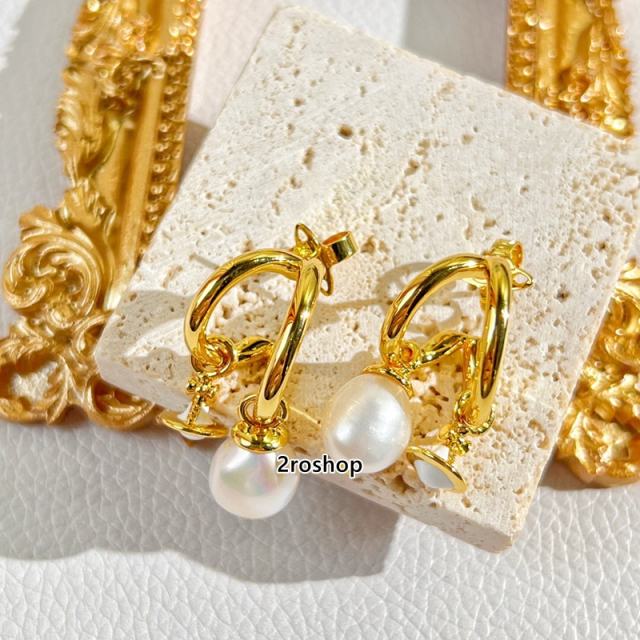 Vivienne Westwood 피어싱