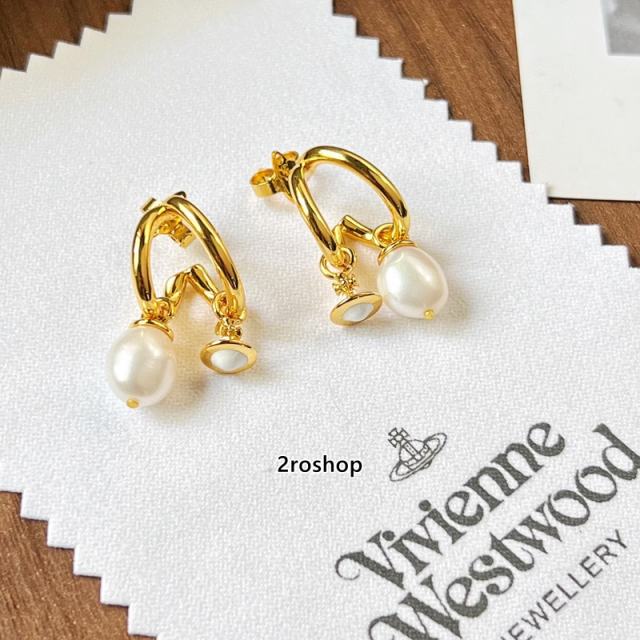 Vivienne Westwood 피어싱