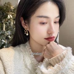 Vivienne Westwood 피어싱