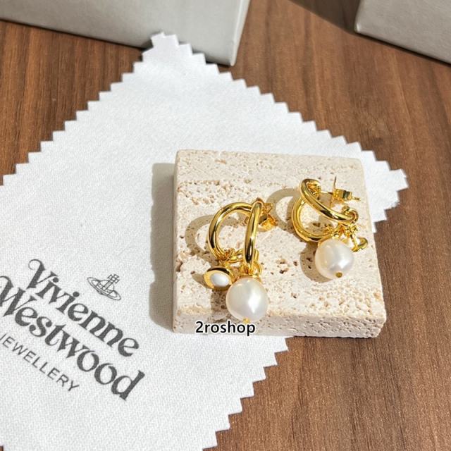 Vivienne Westwood 피어싱