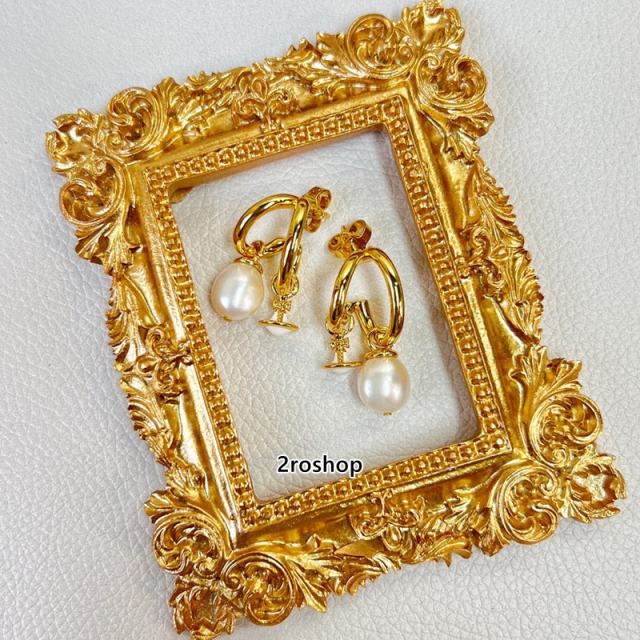 Vivienne Westwood 피어싱