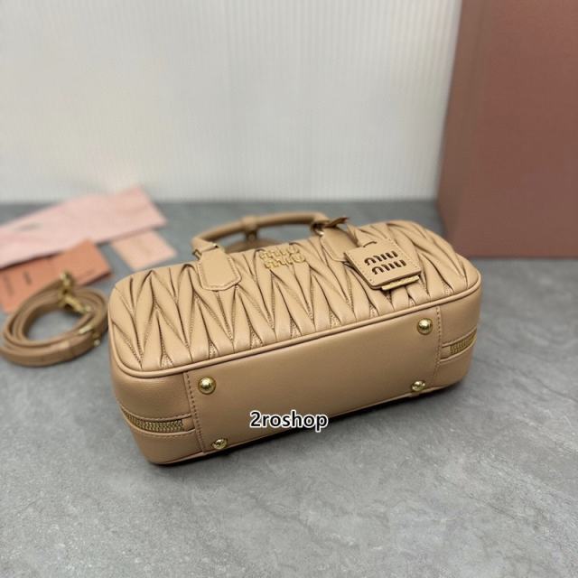 미우미우마테라쎄탑핸들백27cm