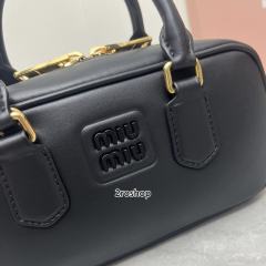 미우미우아르카디가죽백22cm