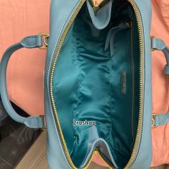 미우미우아르카디가죽백27cm