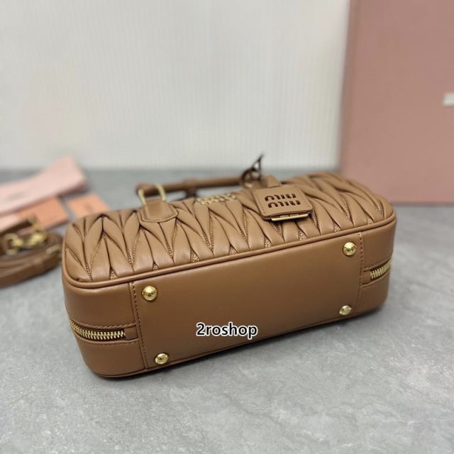 미우미우마테라쎄탑핸들백27cm