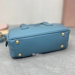 미우미우아르카디가죽백22cm