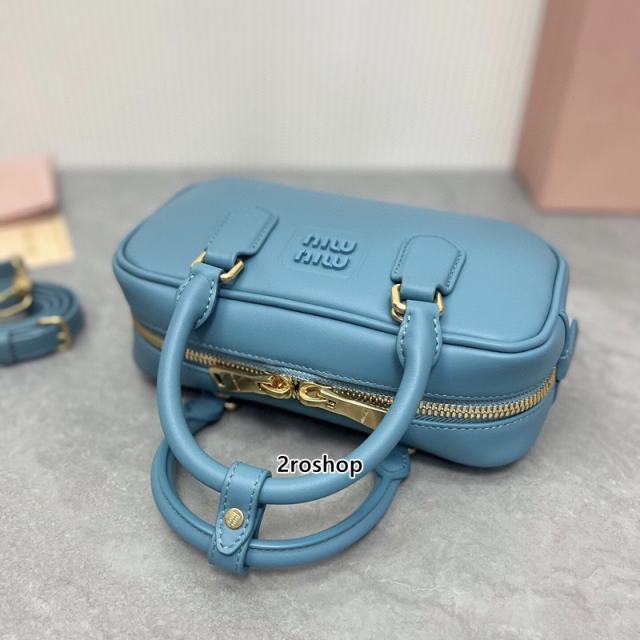 미우미우아르카디가죽백22cm
