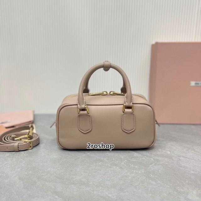 미우미우아르카디가죽백22cm