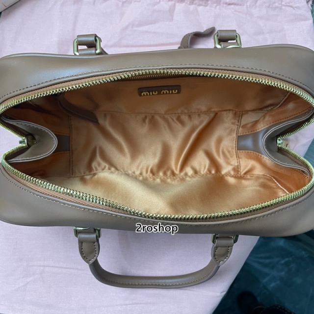 미우미우아르카디가죽백27cm