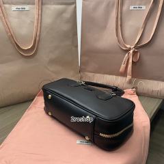 미우미우아르카디가죽백27cm