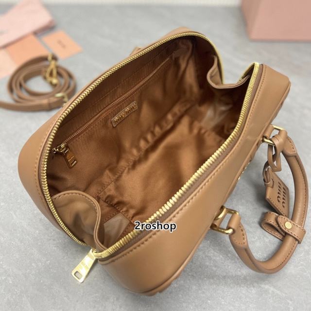미우미우마테라쎄탑핸들백27cm