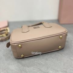 미우미우아르카디가죽백22cm