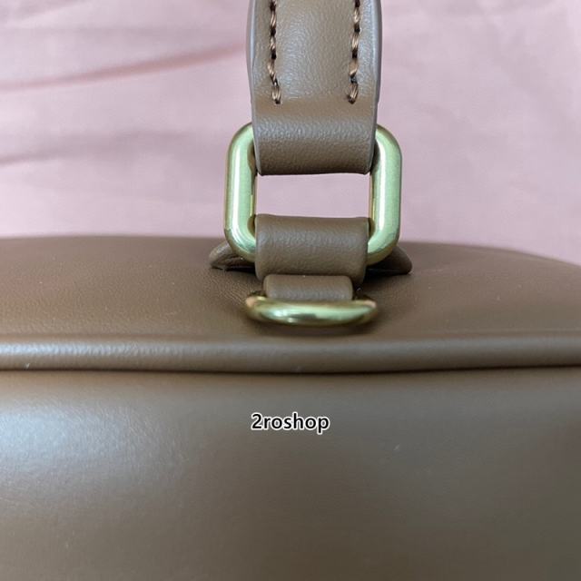 미우미우아르카디가죽백27cm
