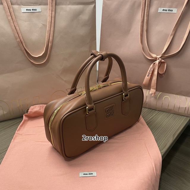 미우미우아르카디가죽백27cm