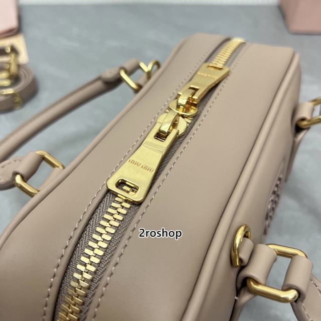 미우미우아르카디가죽백22cm