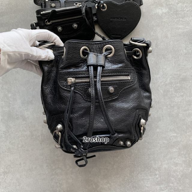 발렌시아가버킷백