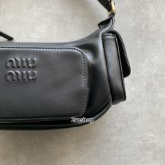 미우미우포켓백블랙