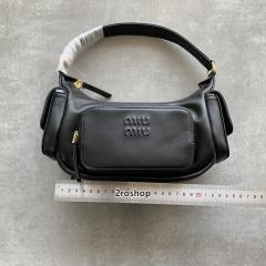 미우미우포켓백블랙