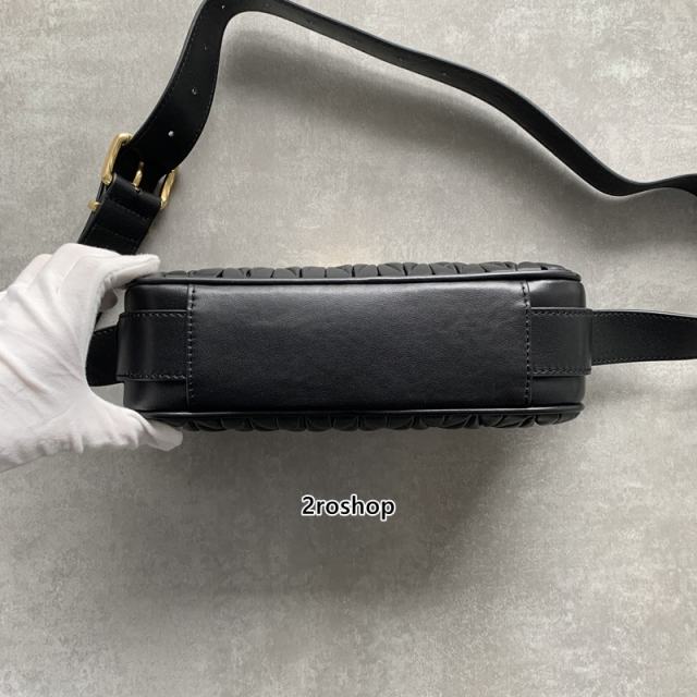 미우미우마테라쎄나파가죽숄더백블랙