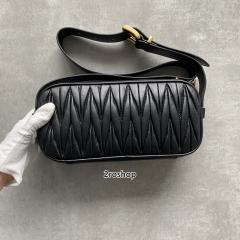 미우미우마테라쎄나파가죽숄더백블랙