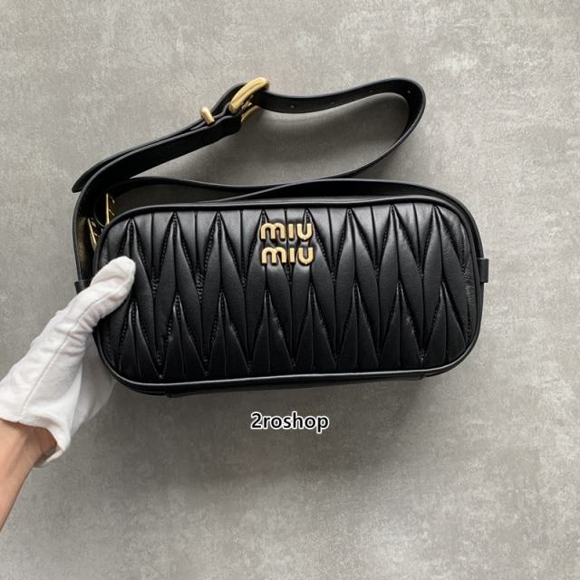 미우미우마테라쎄나파가죽숄더백블랙