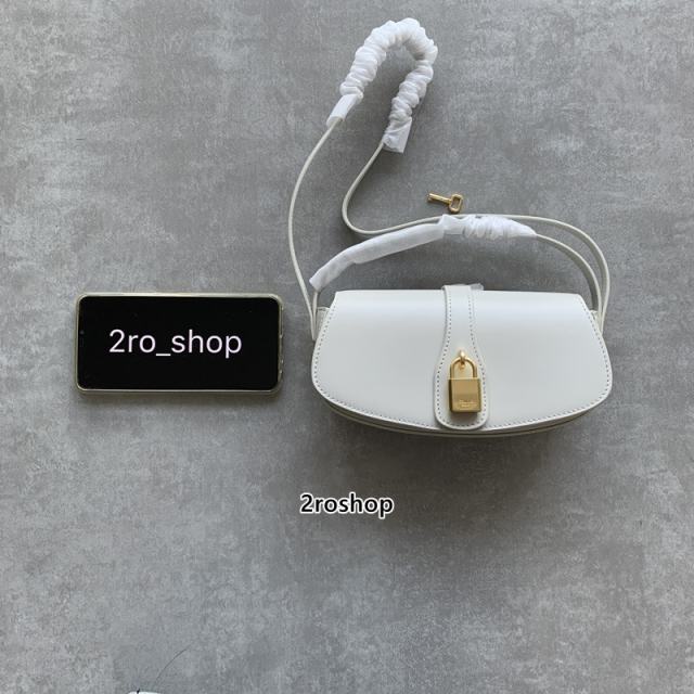 셀린느타부스트랩클러치화이트