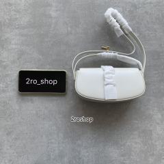 셀린느타부스트랩클러치화이트