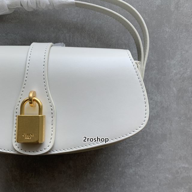 셀린느타부스트랩클러치화이트