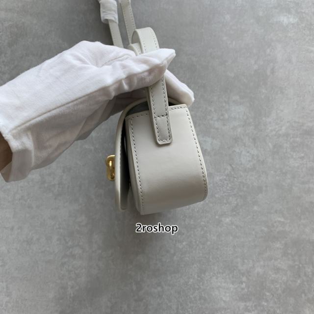 셀린느타부스트랩클러치화이트