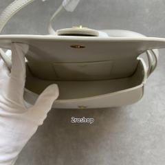 셀린느타부스트랩클러치화이트