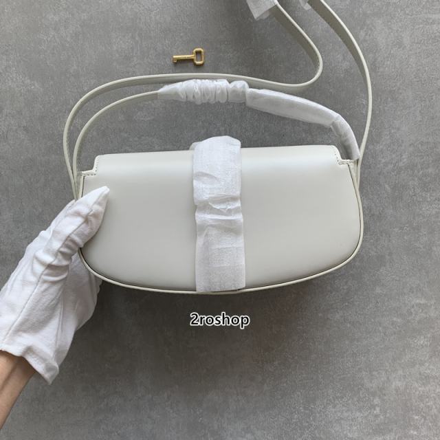 셀린느타부스트랩클러치화이트