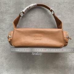 미우미우포켓숄더백