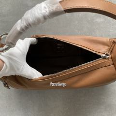 미우미우포켓숄더백