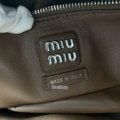 미우미우포켓숄더백