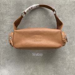 미우미우포켓숄더백